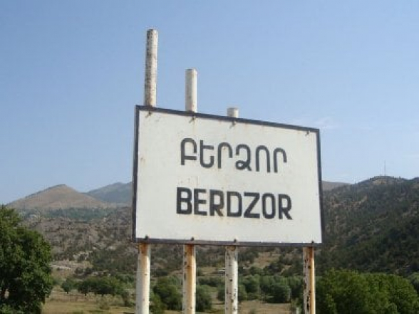 Власти Арцаха распорядились жителям Бердзора и Ахавно покинуть дома до 25 августа